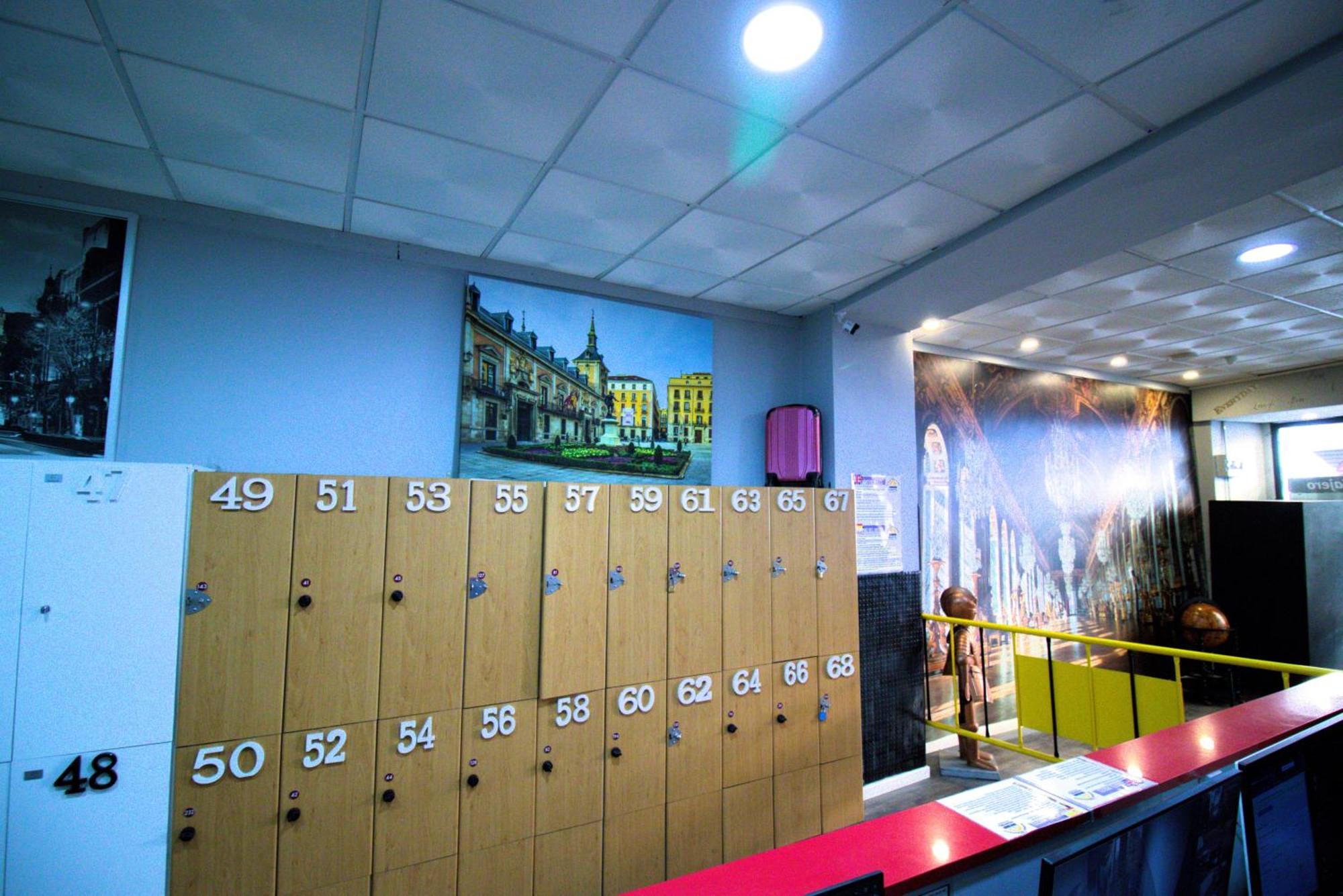 Madrid Downtown Hostel Exterior photo